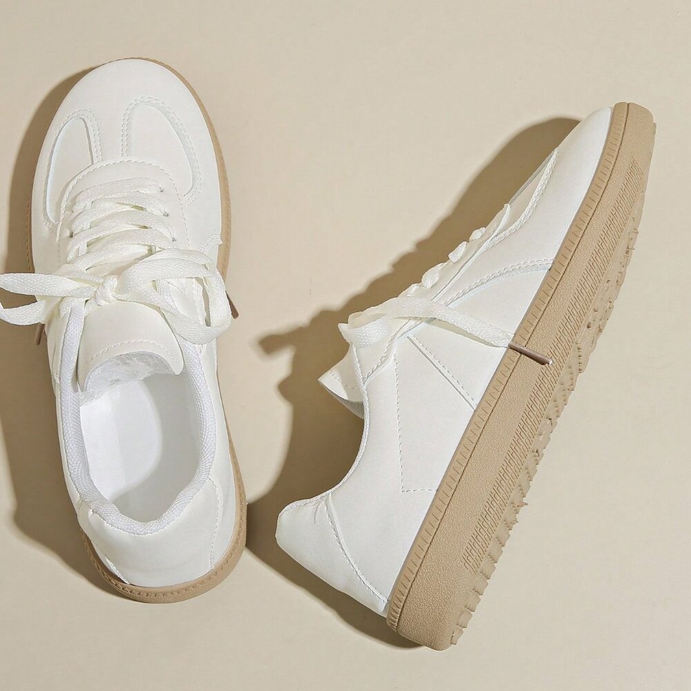 White Women's Round-Toe Low-Top Casual sneakers - Picture 6 of 6